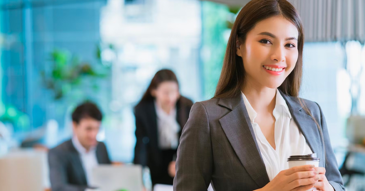 PHONG CÁCH LÃNH ĐẠO DÂN CHỦ LÀ GÌ? PHÂN TÍCH ƯU NHƯỢC ĐIỂM